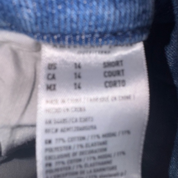 American‎ Eagle Women’s Curvy Mom Jean Size 14 Short Distressed 25” inseam - Picture 6 of 7